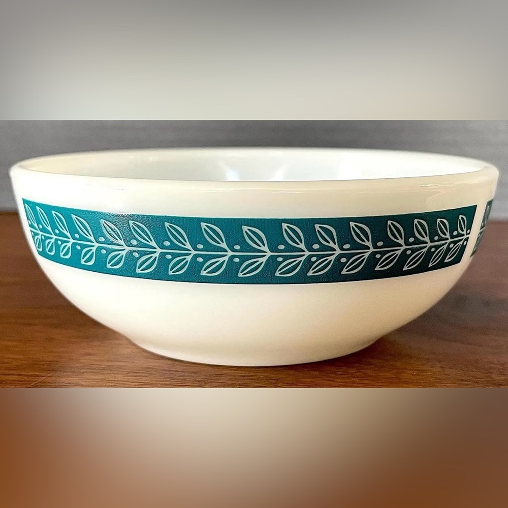 Vintage Anchor Hocking #920 Cereal Bowl, White With Teal Laurel Leaf Design